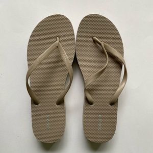 🩴 Thick Old Navy Flip-Flops